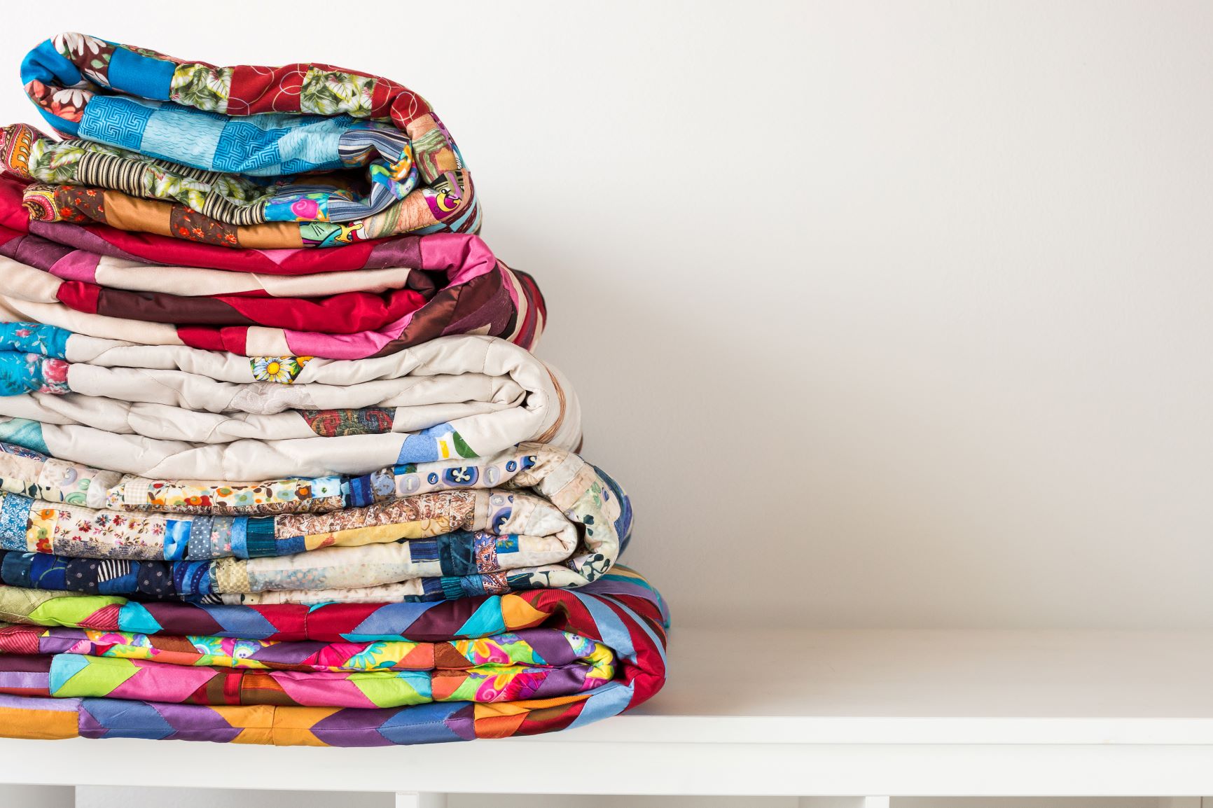 Quilt vs Comforter Which Is Best for Your Sleep? Hibermate